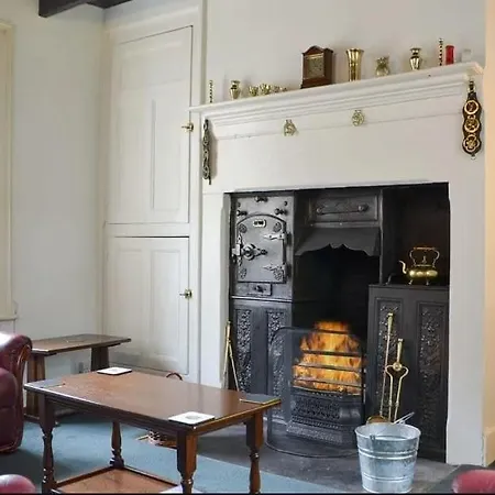 Gilmore House Дом отдыха *
